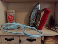 JOUET ANCIEN DINETTE FER ANCIEN À REPASSER ÉLECTRIQUE DE LA MARQUE ARÈNE 