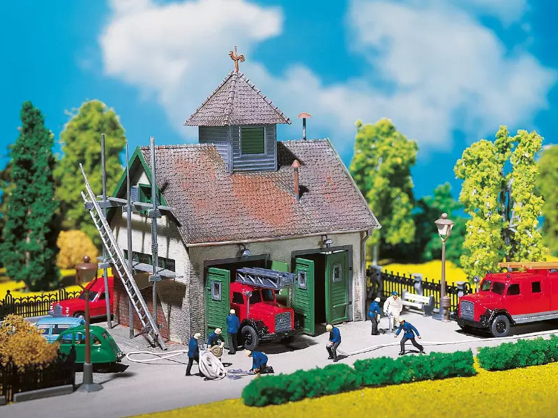 Caserne de pompiers rurale HO 1/87 FALLER 130268 en plastique pour maquette de gare