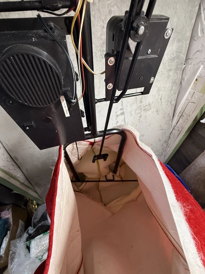 Decoración de Navidad Gemmy animada El Grinch tamaño real 4 pies bailes habla canta Foto 4 de 4