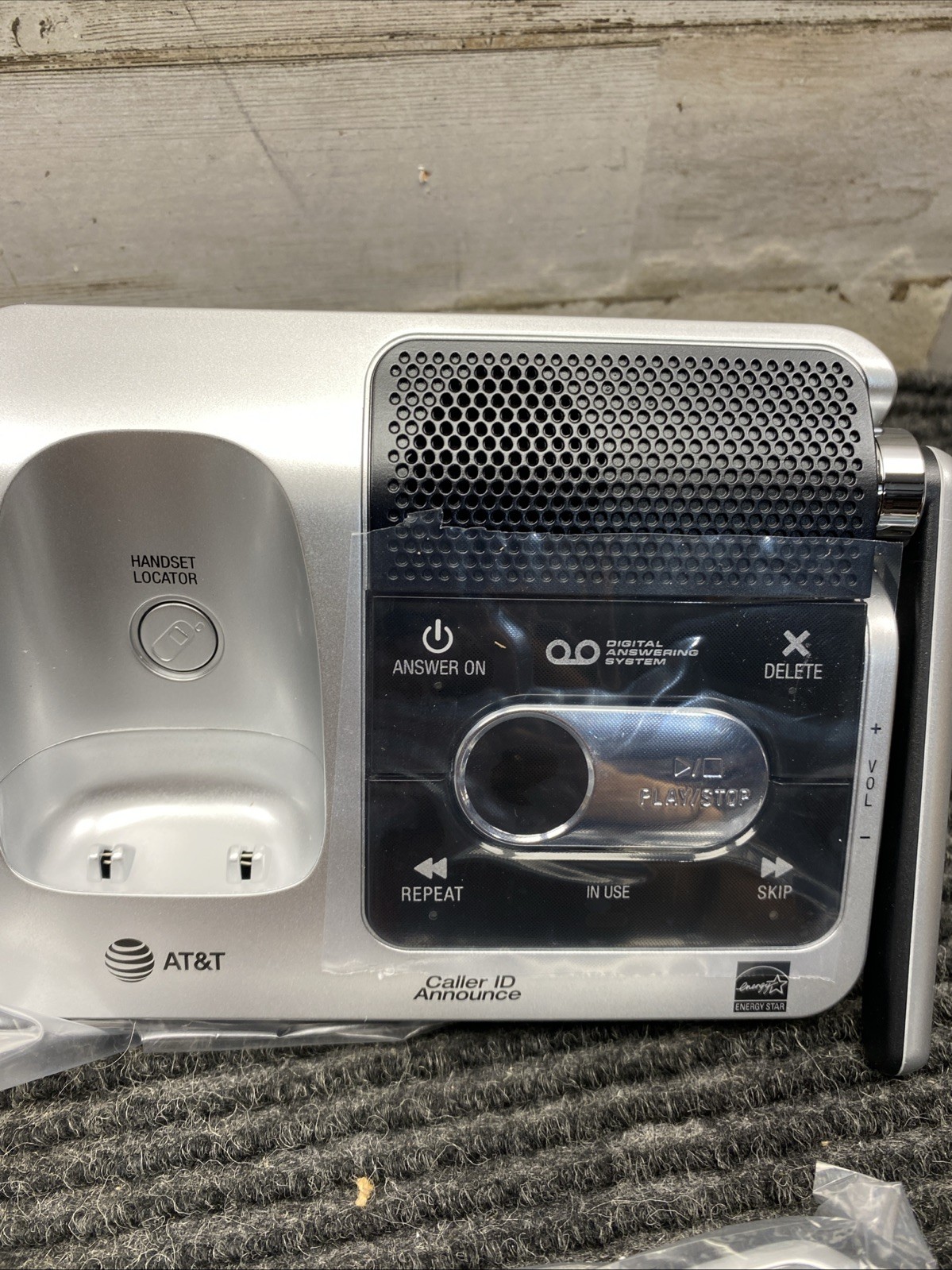 AT&T BL102-4 Cordless Phone  Answering Machine Call Blocking  4 Handsets