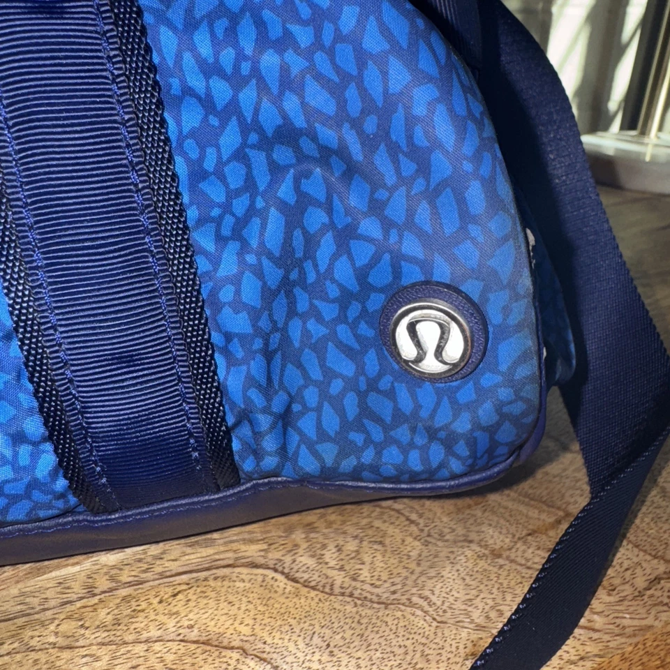 Bolso de Entrenamiento Lululemon Run Ways Lona Miss Mosaico Estampado Azul Foto 2 de 4