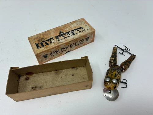 Vintage PAW PAW WOTTA FROG with box jointed body and tac eyes ~ 4" long