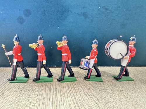 Britains: Eyes Right Set 7163- Middlesex Regiment Band. 54mm Plastic Figures - Picture 3 of 3