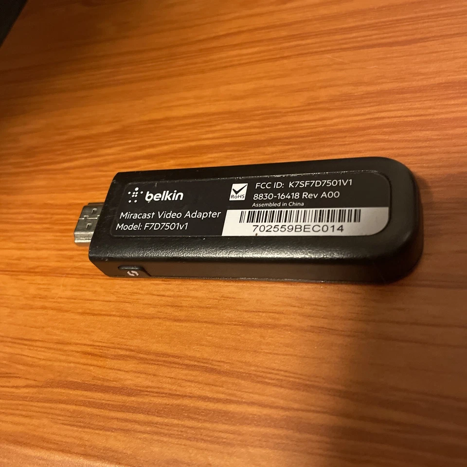 Adaptador HDMI de video Belkin Miracast F7D7501v1 funciona con espejo para computadora portátil Samsung Dex Foto 2 de 2