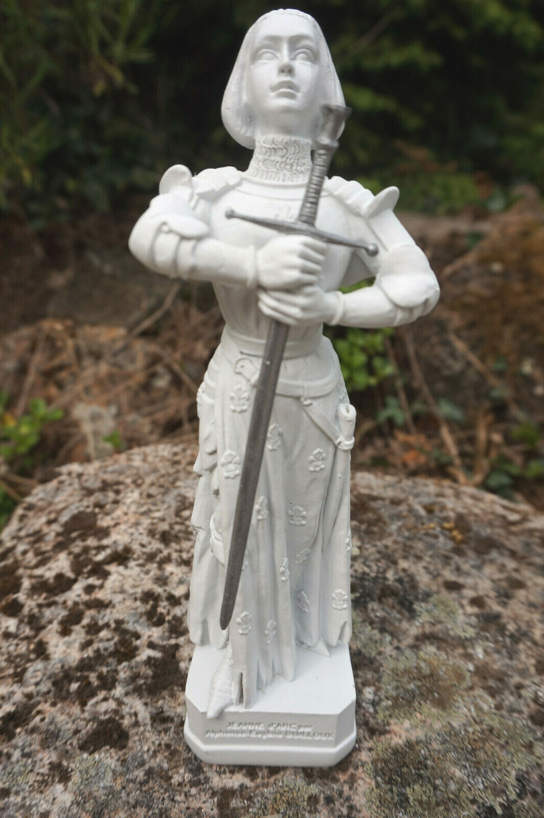 Figurine Jeanne d'Arc par Guilloux, objet d'art pour cabinet de curiosités et bibliothèque