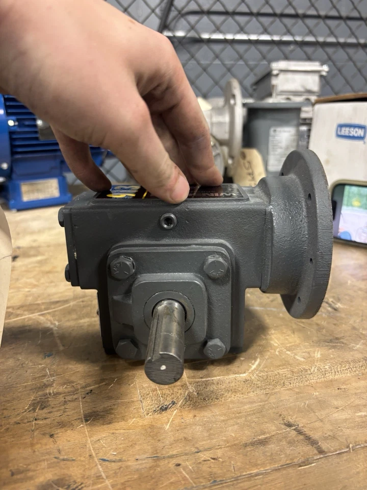 Winsmith 913MDN Gear Reduction Box Speed Reducer Gearbox 60:1 Ratio .18 HP - Image 3 of 4