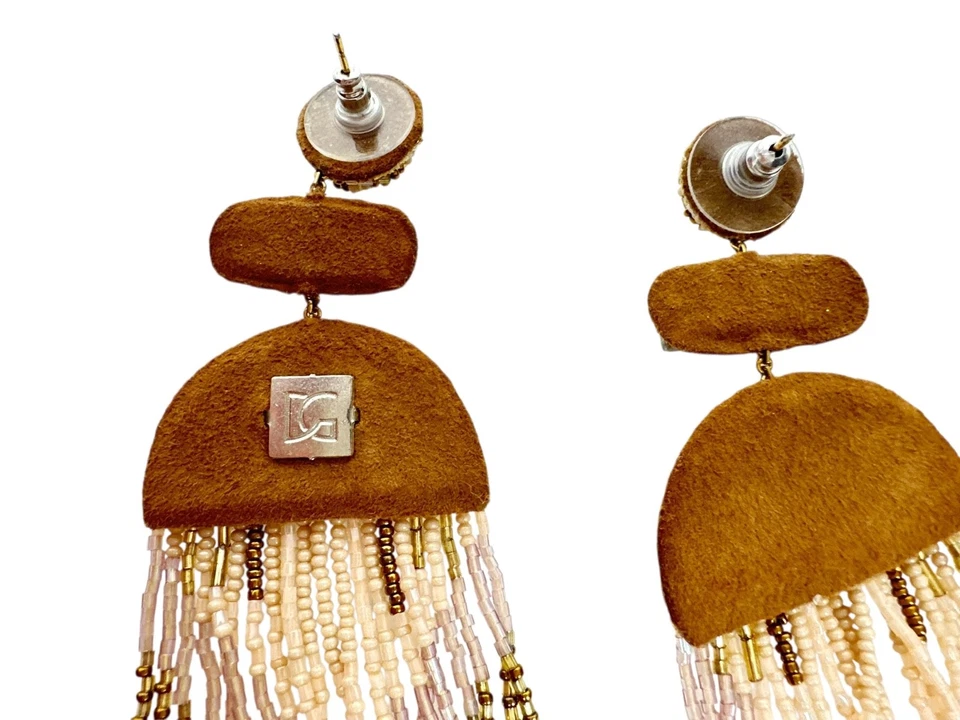 Brincos Deepa Gurani Ishani bege/marrom contas cintilantes pós lustre - Imagem 3 de 3