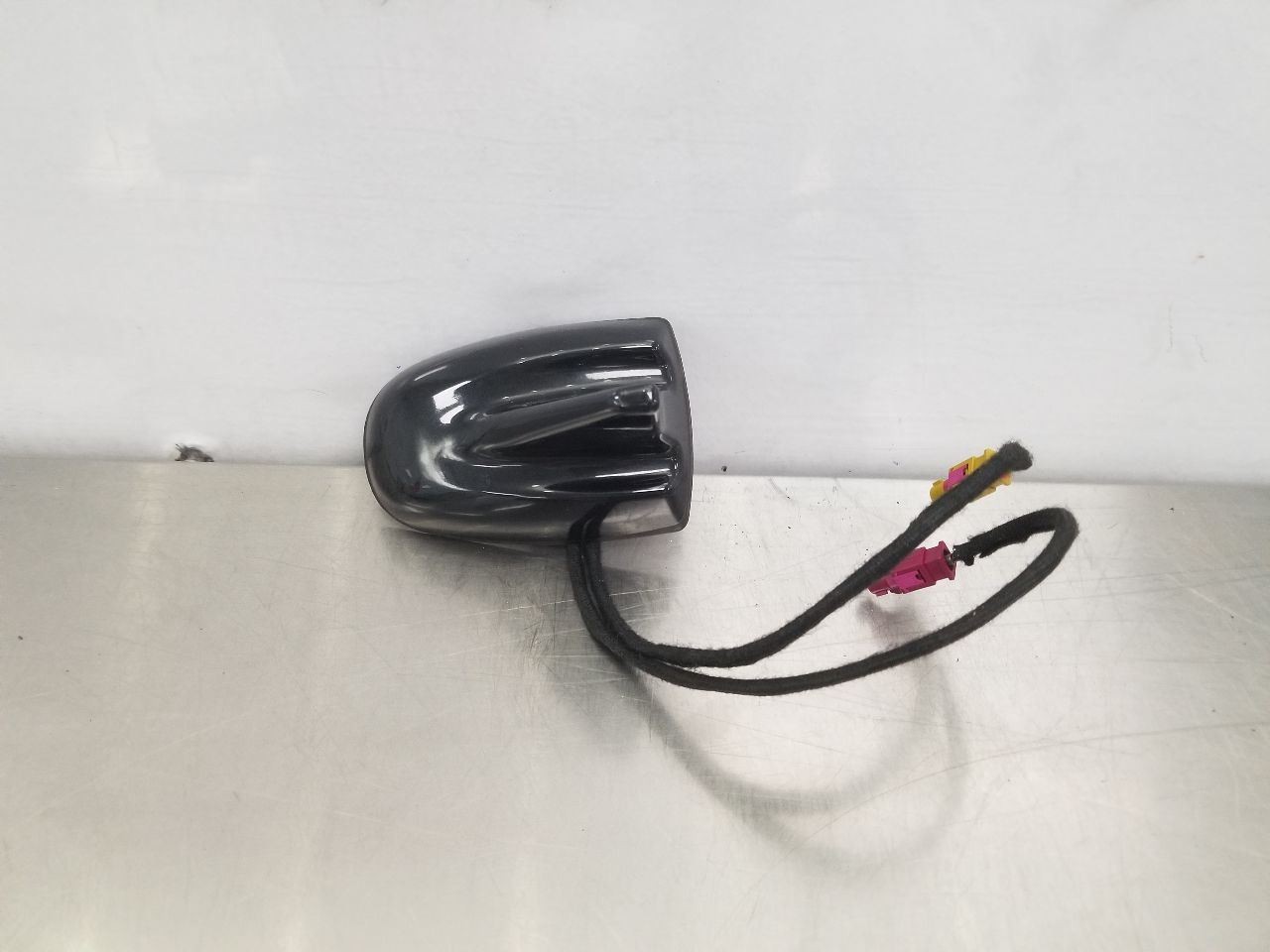 Maserati Levante Antenna Black P/N 670076137
