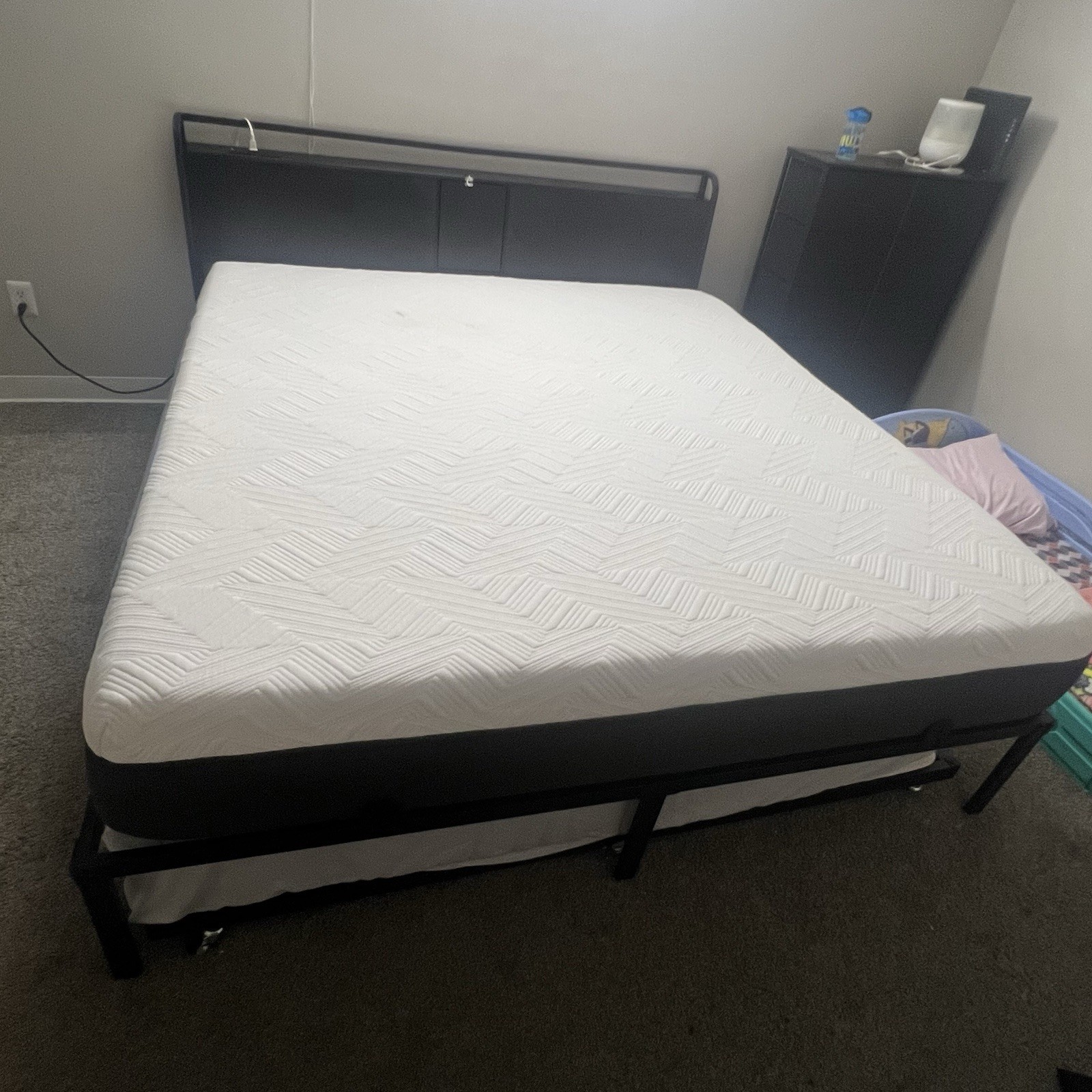 King Bed Whit Mattress