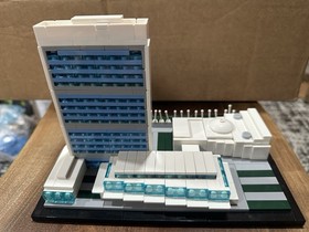 LEGO Architecture: United Nations Headquarters (21018)