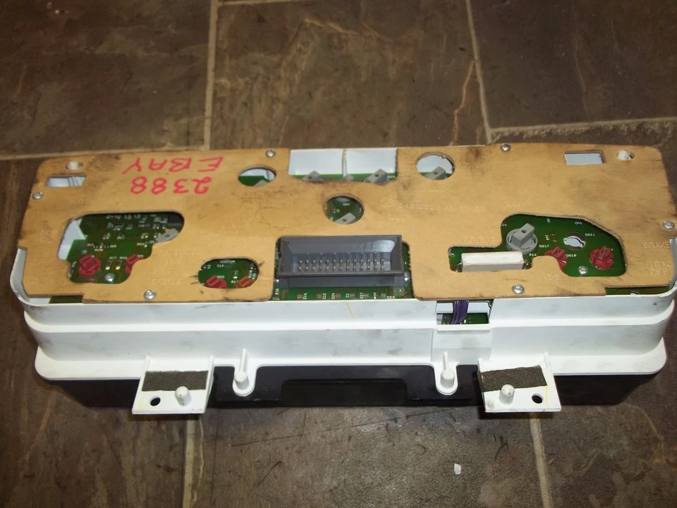 CLUSTER DE VELOCIDADE MPH SEM TACÔMETRO 2000 2001 DODGE NEON - Imagem 3 de 4