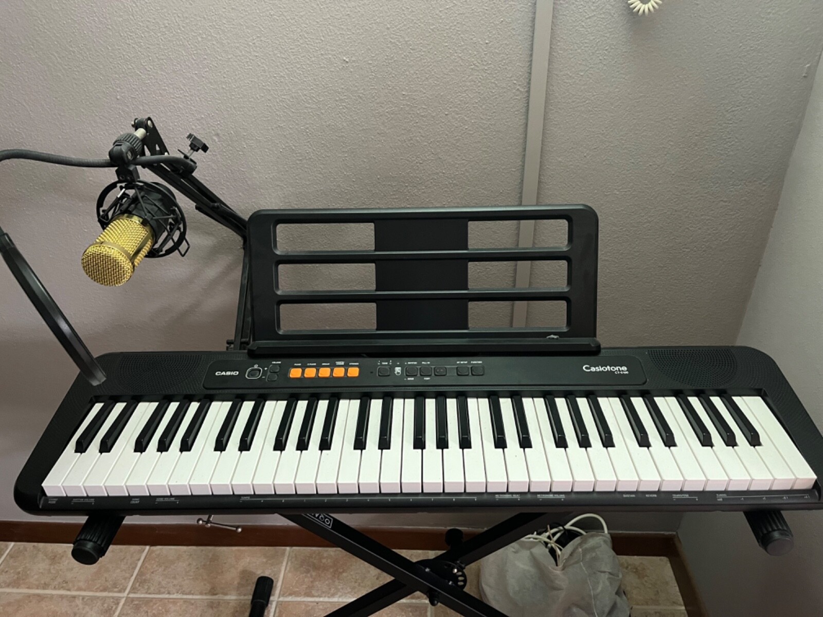 pianola casiotone CT-S100 con microfono da registrazione
