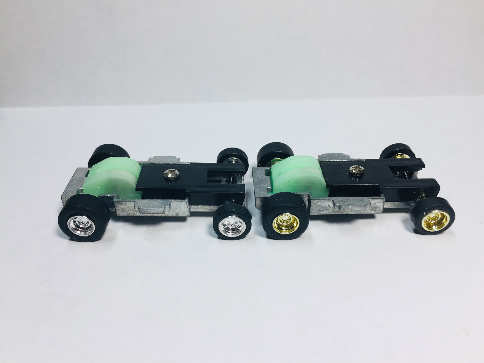 JOHNNY LIGHTNING Pull back chassis Pair LE GOLD & CHROME Wheels eBay