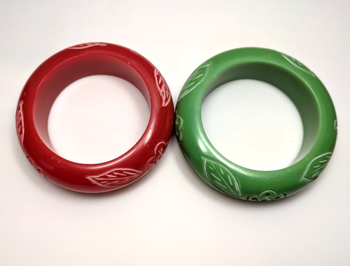 Vtg Pair Carved Bangles Bracelet Flower Leaf Fakelite Green Red 3.5" ID 3/4" W - Picture 5 of 12