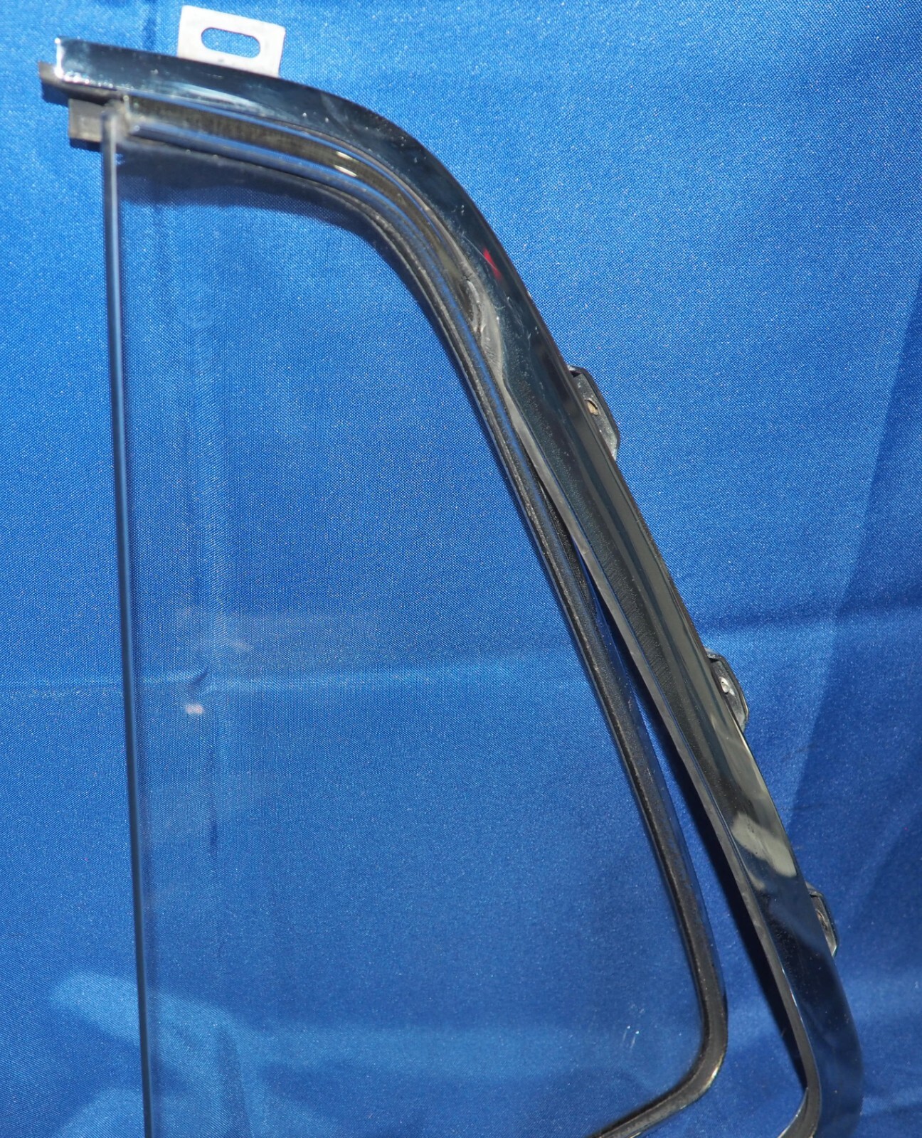 1946-1955 Bentley MkVI R Type Front Right Vent Glass Moveable Window Excellent
