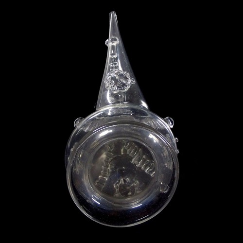 Porron / Trinkflasche aus farblosem Glas mit gekniffenen Fadenauflagen, Kataloni - Bild 9 von 9
