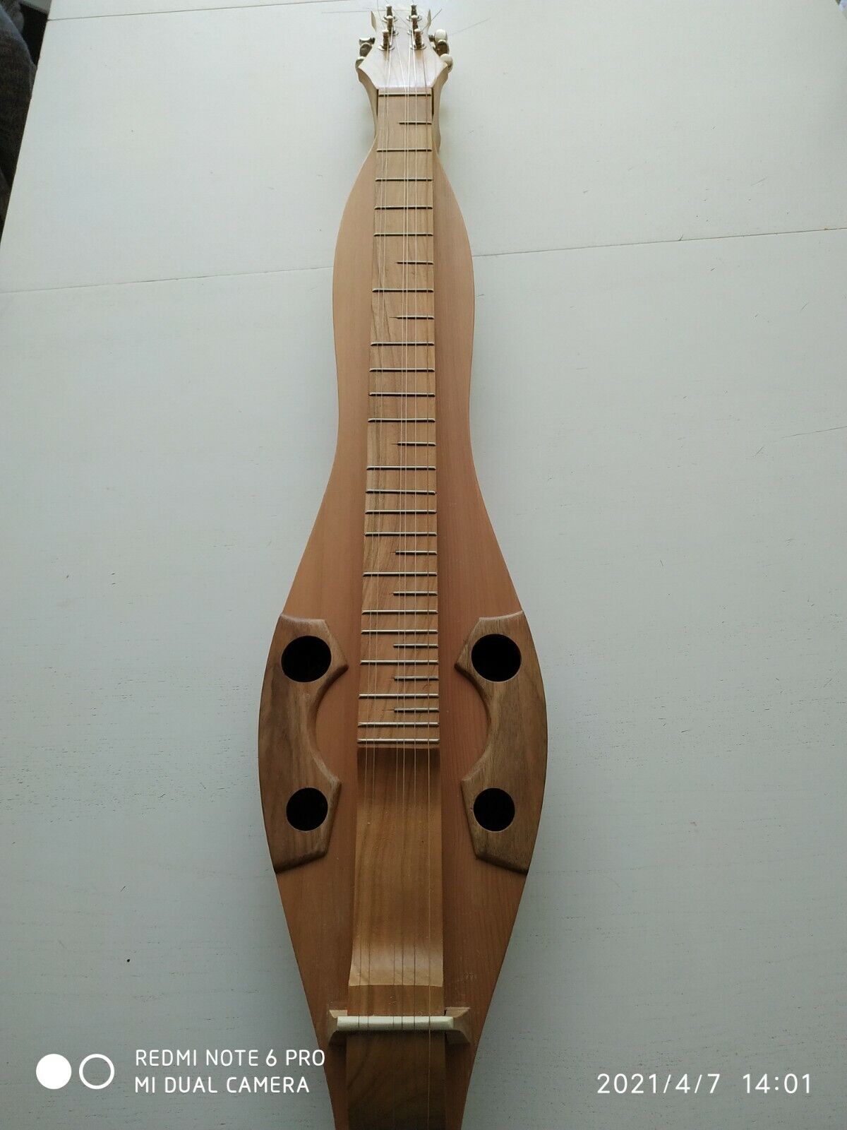 Photo 1 - Dulcimer 6 cordes Atelier de la Cithare quasi neuf