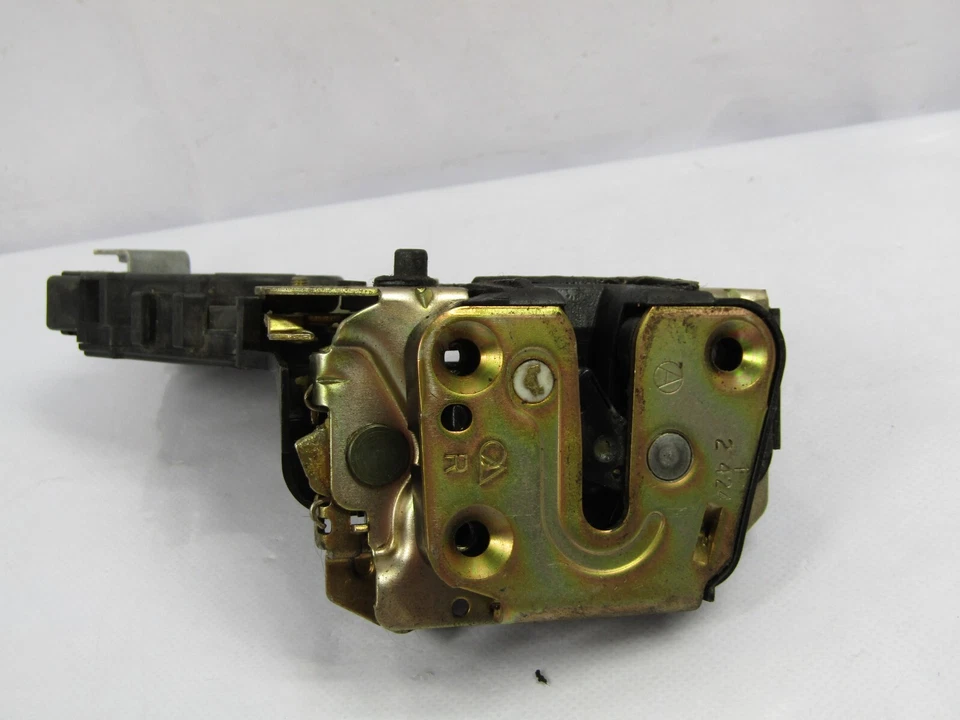 Subaru Legacy Outback 2000-2004 pasajero trasero derecho cerradura pestillo liberación OEM Foto 3 de 3