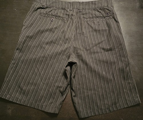 O'Neill Men's Pinstripe Shorts - Size 32 - Black with White Stripes - Picture 2 of 5