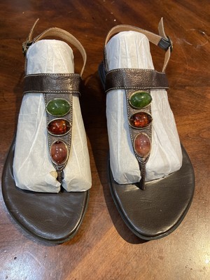 clarks t strap sandals