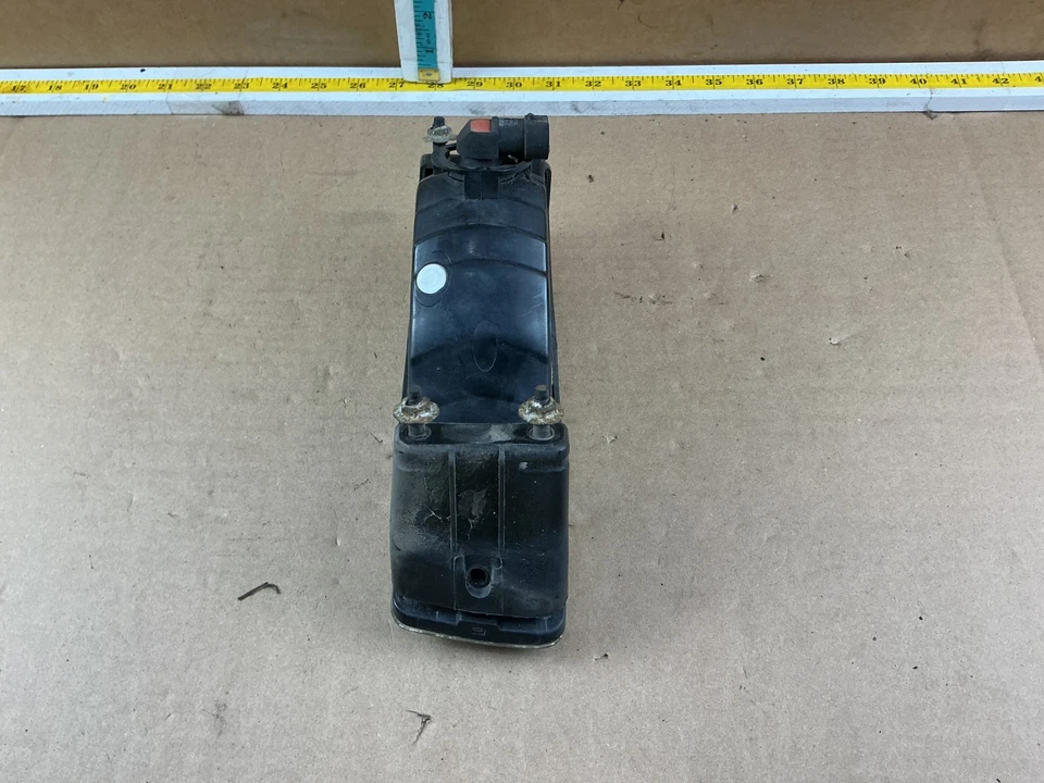 Luz antiniebla del lado derecho del pasajero Ford Expedition 2003-2006 116-03241R OEM Foto 4 de 4