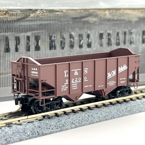 Tolva de extremo pico con muescas Micro-Trains escala N 89010 Louisville Nashville 82200 | Zustand: Used