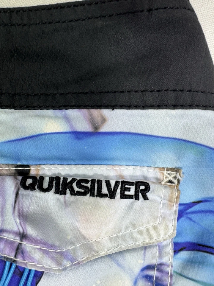 Shorts híbrido masculino Quiksilver 32x9 tinta arte praia casual leve sem forro natação - Imagem 3 de 4