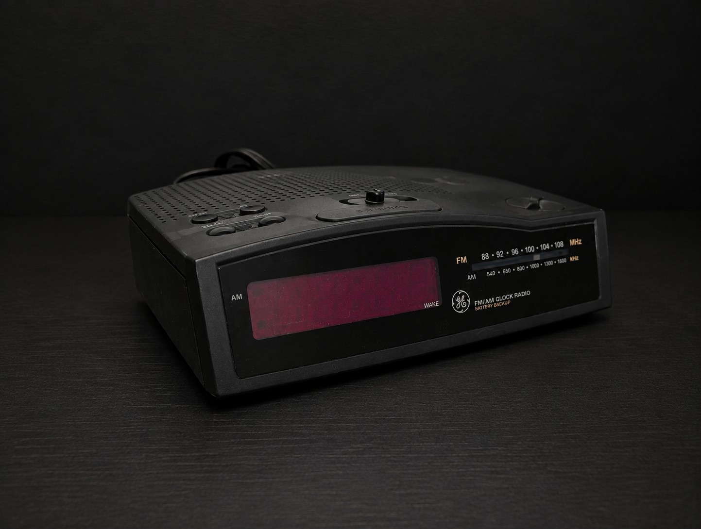 Vintage Retro 90’s GE 7-4813A Digital AM/FM Alarm Clock Radio Tested Working