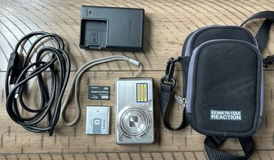 Sony Cyber-Shot DSC-S980 Digital Camera With Battery Charger 12.1 MP Tested