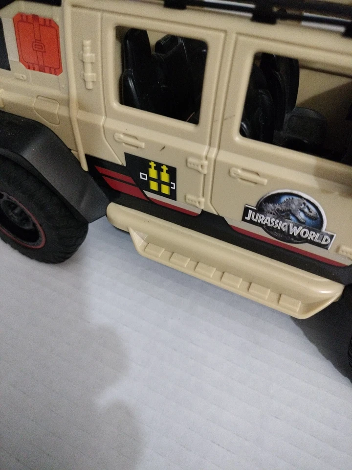 Jurassic World Jeep Gladiator R/C Vehículo Jeep Solo Sin Cubierta de Batería *Ver* Foto 2 de 4