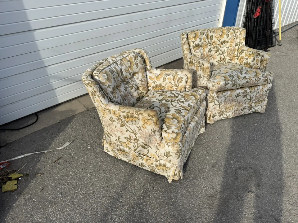 一对中世纪现代 Milo Baughman 平台底座旋转俱乐部椅 — 第 4/4 张图片