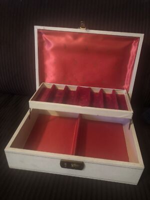 Vintage X2 Mele Cream White Hinged Jewelry Boxes Pink And Red