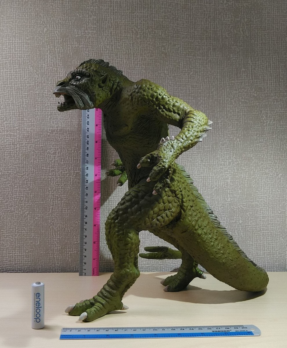 YMIR Ray Harryhausen Official signature Model since 1957 MIB excellent
