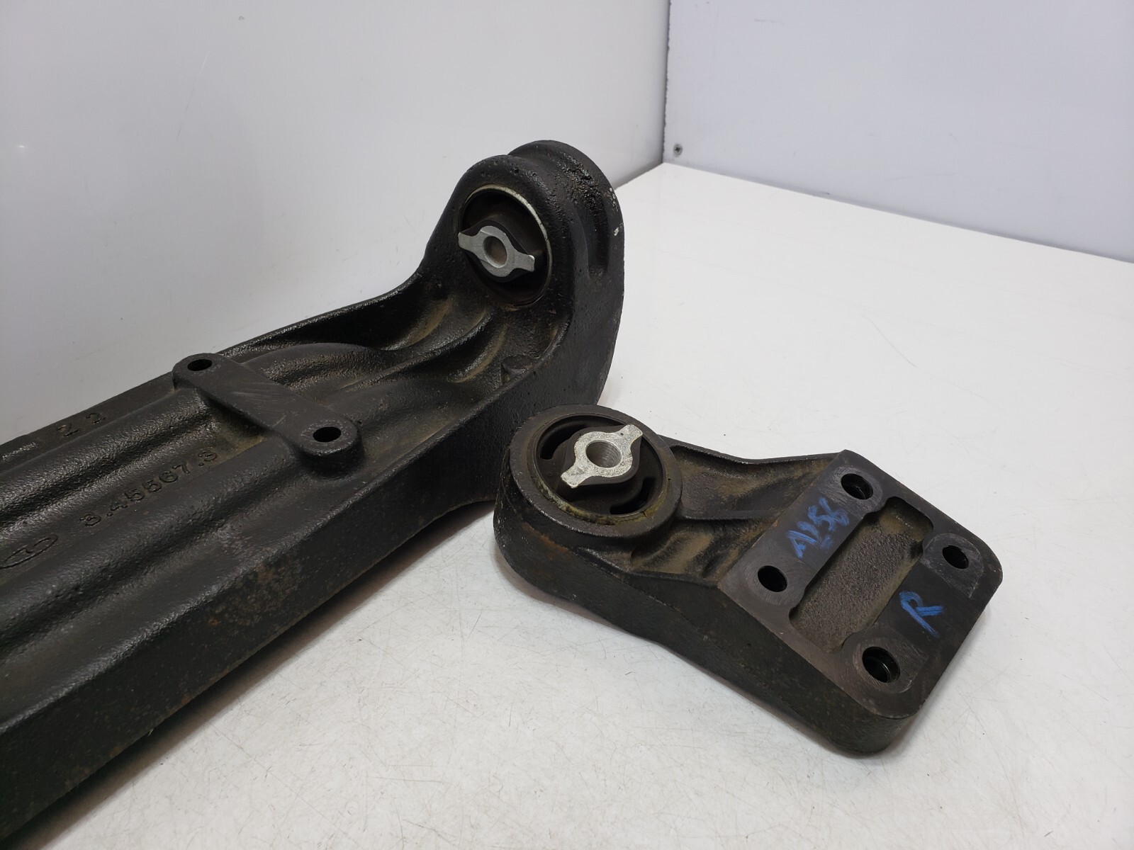 ✅ 04-11 OEM Maserati Quattroporte Rear Differential Support Mount Bracket SET