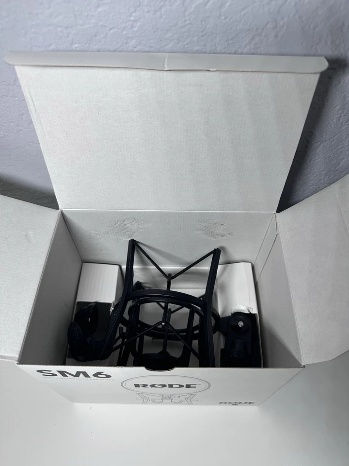 RODE K2 Large Diaphragm Multipattern Tube Condenser Microphone - Image 3 of 4