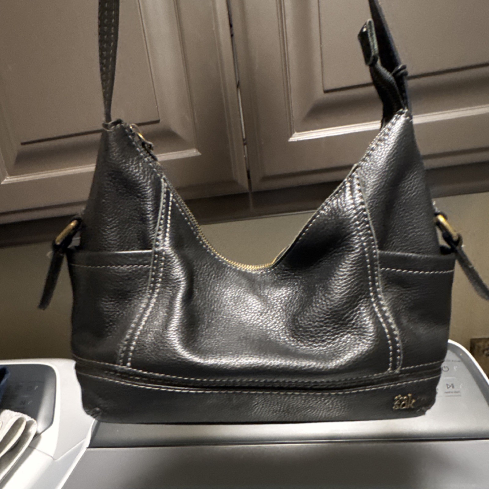 The Sak Black Pebbled Shoulder Bag Zip Closure Adjustable Strap Inner Pockets