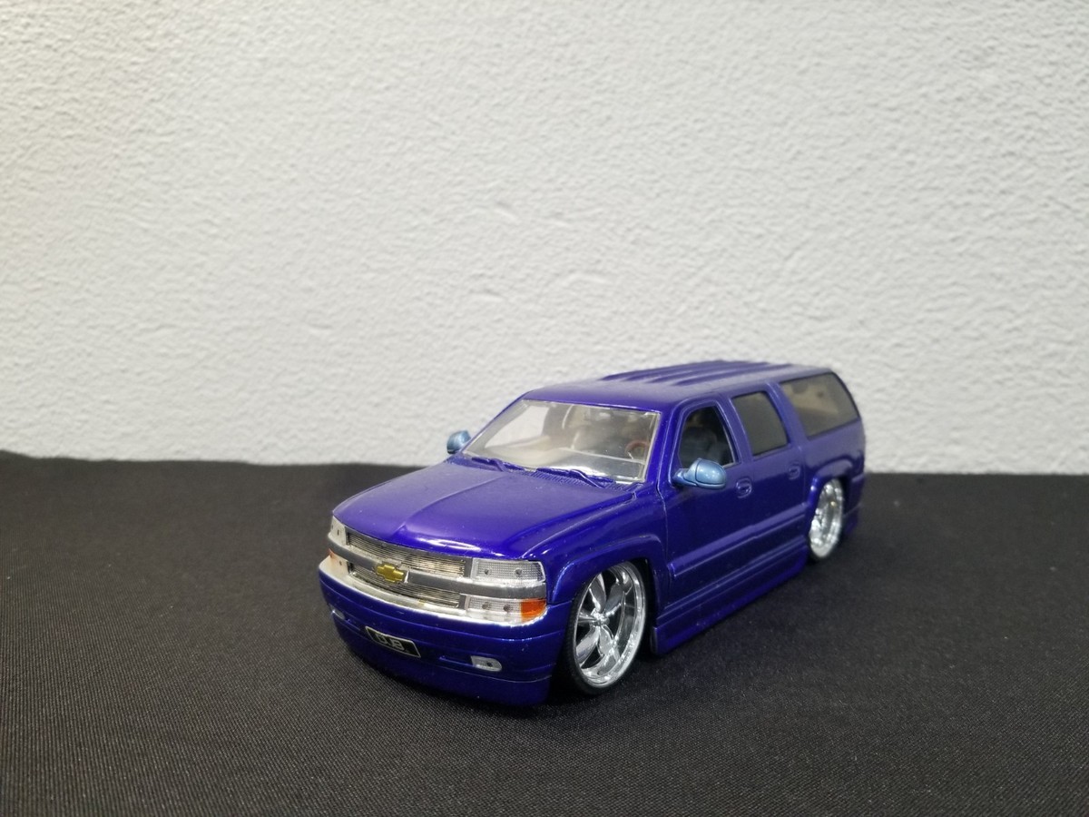 RARE JADA TOYS DUB CITY 2000 CHEVY SUBURBAN SUV 1:24 DIECAST MODEL