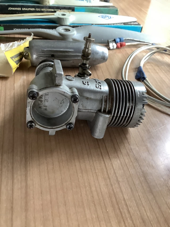 Modellbau Verbrennungsmotor OS Max30 mit Zubehör - Bild 4 von 4