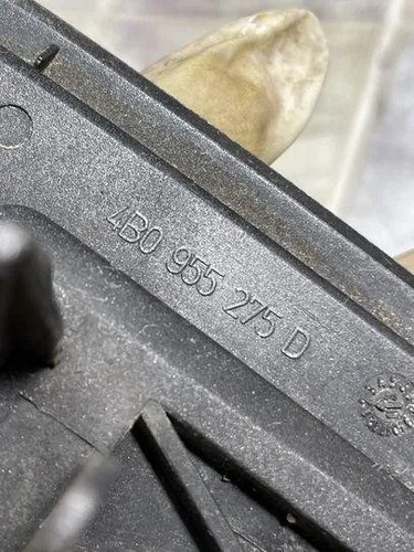 AUDI A6 Avant 4B5, C5 Abdeckkappe Scheinwerferwaschanlage links 18227988