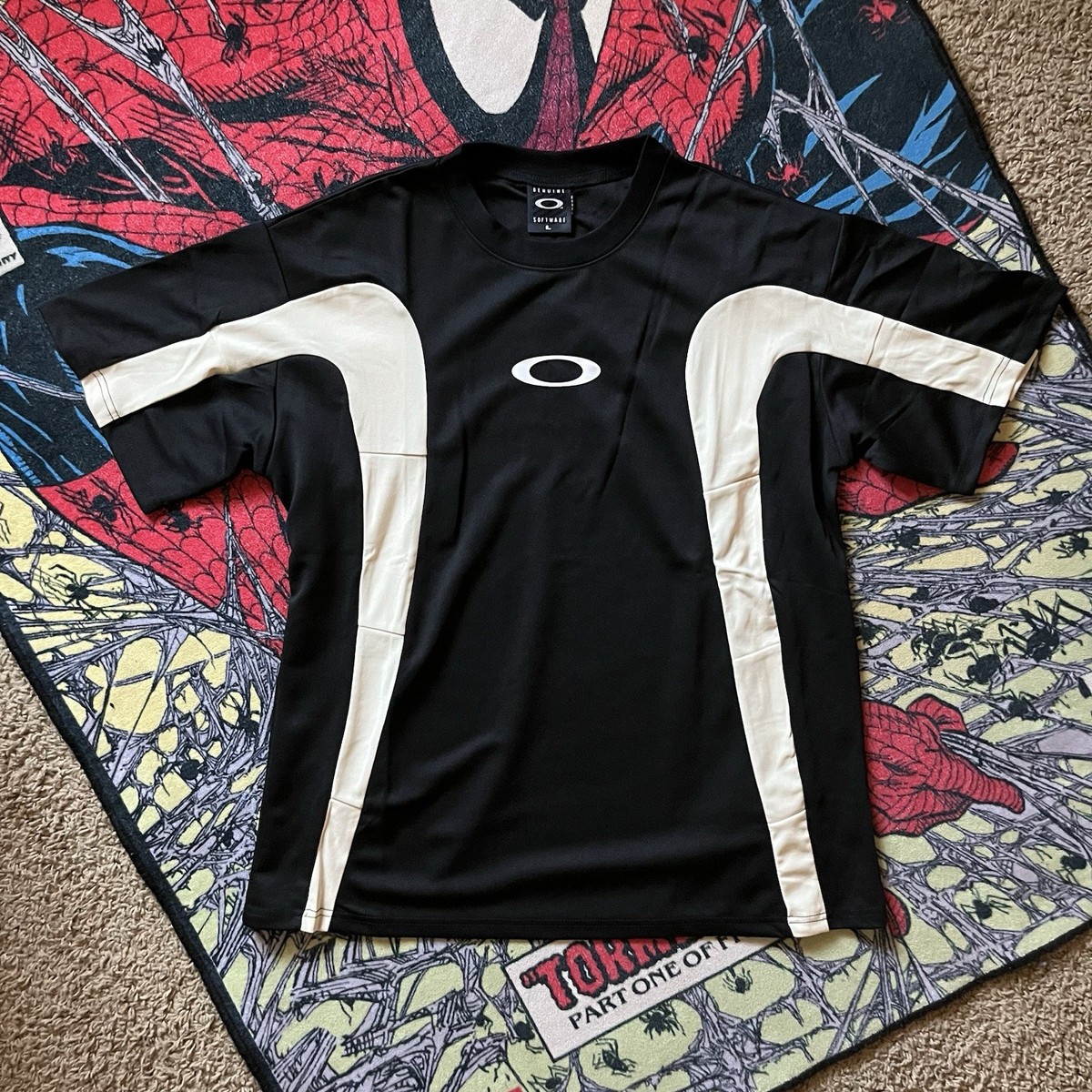 Vintage Oakley Software Tee Sick Center Logo And Cream And