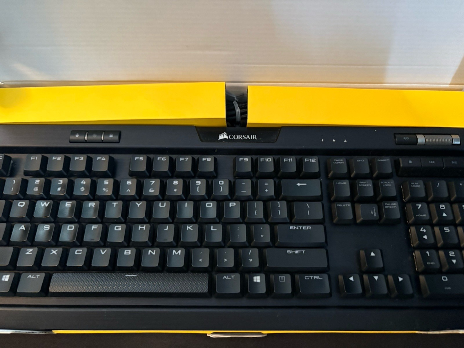 Corsair k70 RGB MK.2 Low Profile Rapidfire Keyboard (cherry 