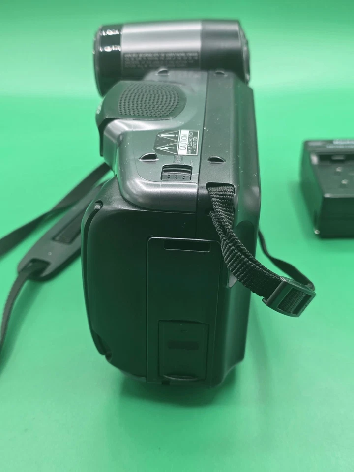 Sharp ViewCam VL-E33U 8mm Camcorder Vintage 90s - TESTED & WORKING  - Image 4 of 4