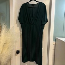 Scomchic Dark Green Flutter Sleeves Pleated Midi Dress. Size 3X.