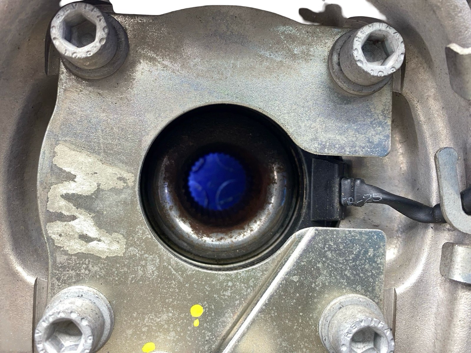 2011 - 2019 Maserati Granturismo 4.7L Front Right Spindle Knuckle Hub Bearing