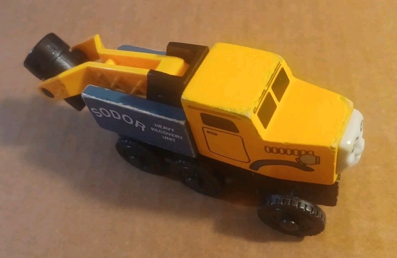 2002 THOMAS THE TRAIN WOODEN BUTCH SODOR HEAVY RECOVERY CAR 07137