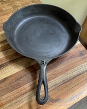 Lodge Cast Iron Arc Logo #8 Skillet with Raised Number Handle No Wobble 1 Notch