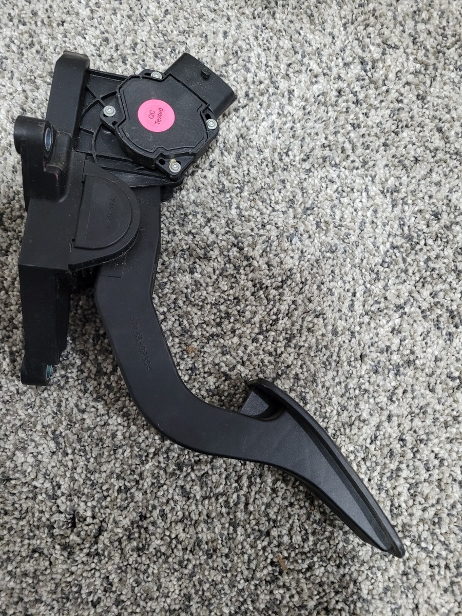 USED Accelerator Pedal with Sensor 2006-2008 Suzuki Forenza/Reno USED Accelerator Pedal with Sensor 2006-2008 Suzuki Forenza/Reno