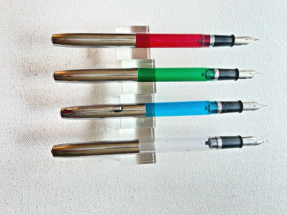 Una pluma estilográfica de cartucho Sheaffer de demostración de los años 70 FINA o MED nueva en caja y color a elección Foto 3 de 4