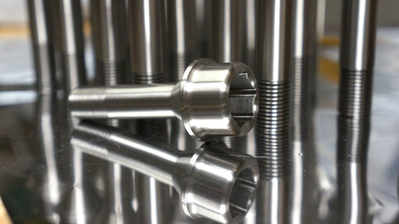 Ferrari Titanium Lug Bolts 52 mm 17 mm inner HEX 14x1.5 20pcs set