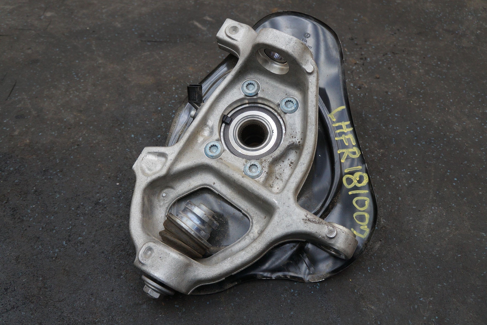 Front Left Spindle Knuckle Hub Wheel Bearing 4T0407245B OEM Lamborghini Huracan